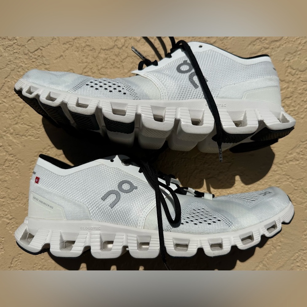 On Cloud / On Running X White Reflective Running Shoes Women’s Size 9.5 in VGC - Picture 11 of 15